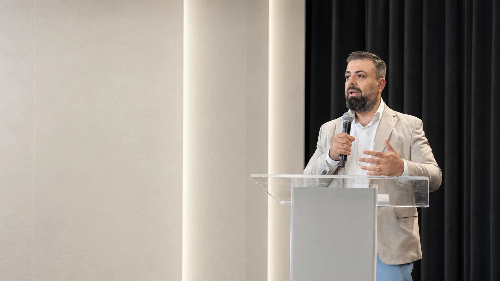 Razvan Costache speaking on stage